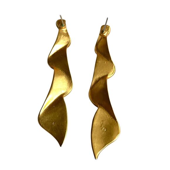GOLD DROP 9OS SWIRL EARRINGS - Picture 4 of 4